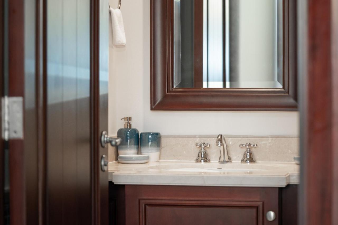 Durrani Homes - Glam Living Besides Mall- 2br With Study Third Converted Appartement