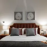 Durrani Homes - Glam Living Besides Dubai Mall- 2Br With Study Third Room Converted